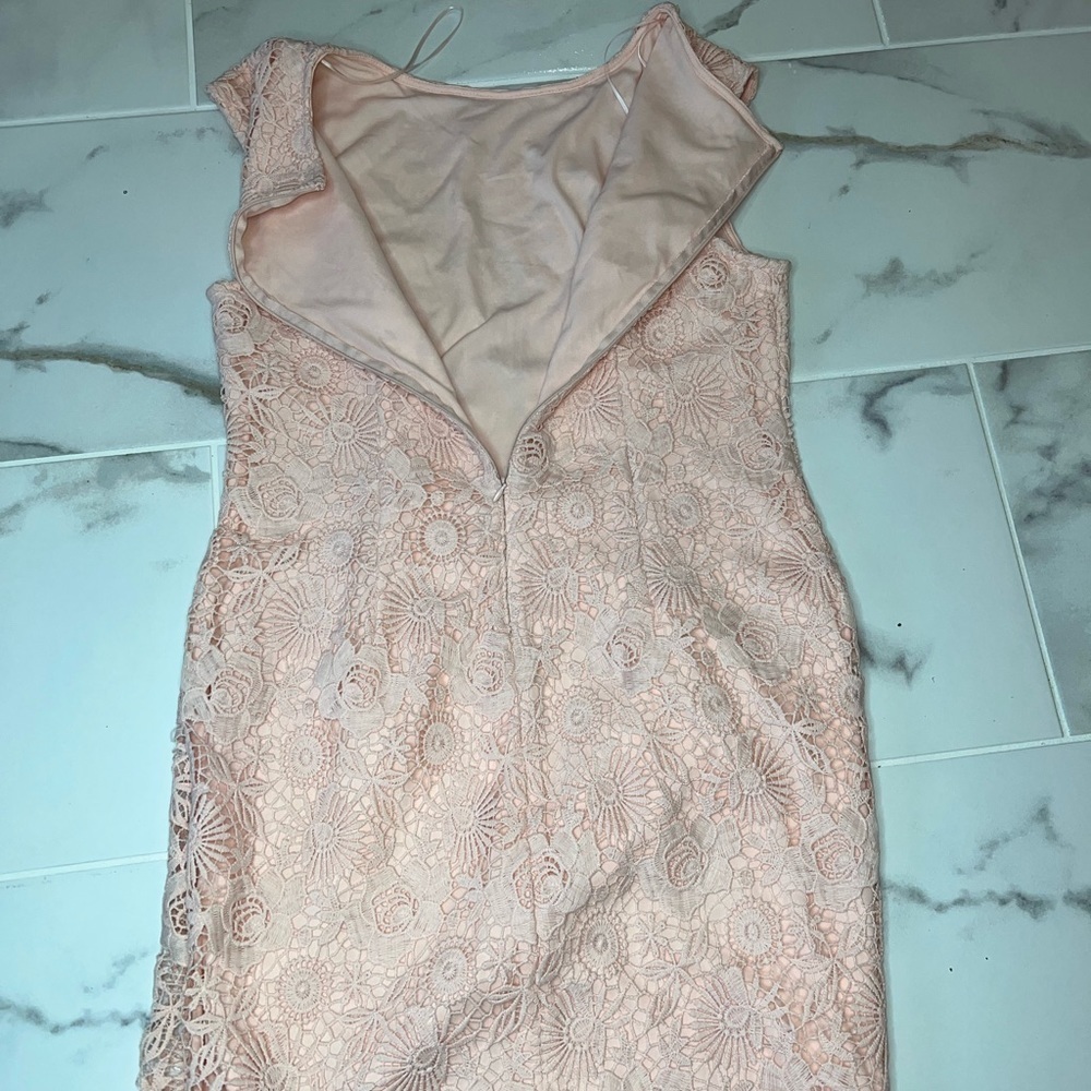 ð
ºMaggy London lace dress - Picture 6 of 10